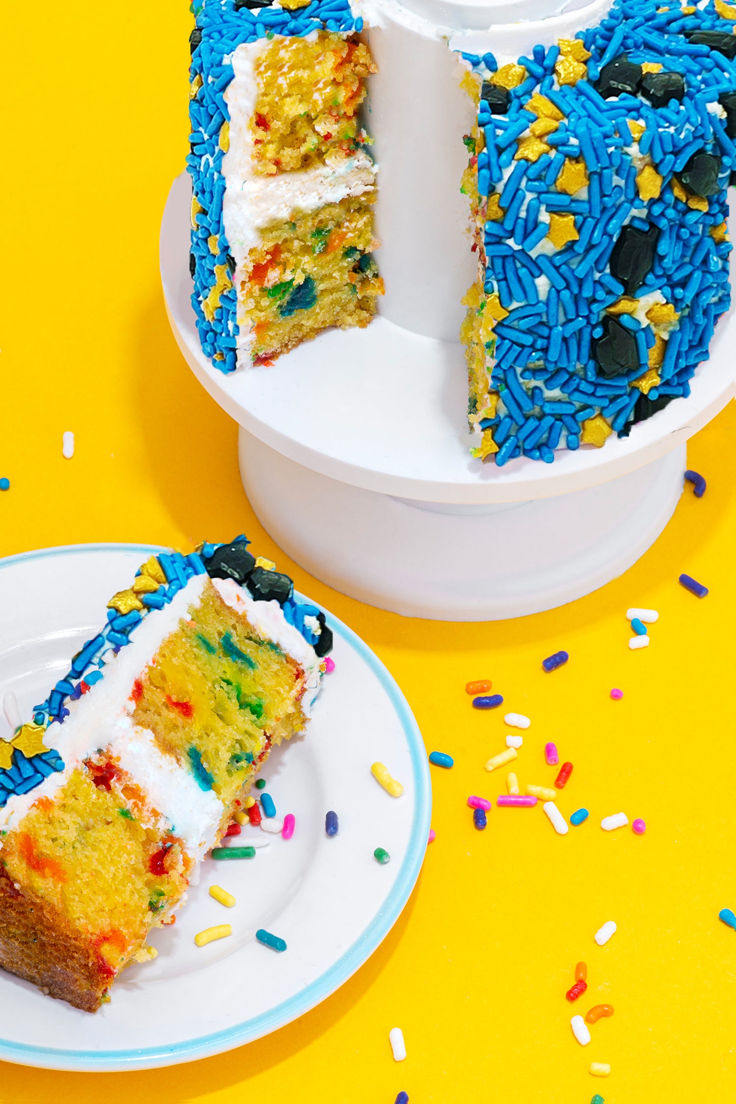 4" Graduation Vanilla Surprise Cake®