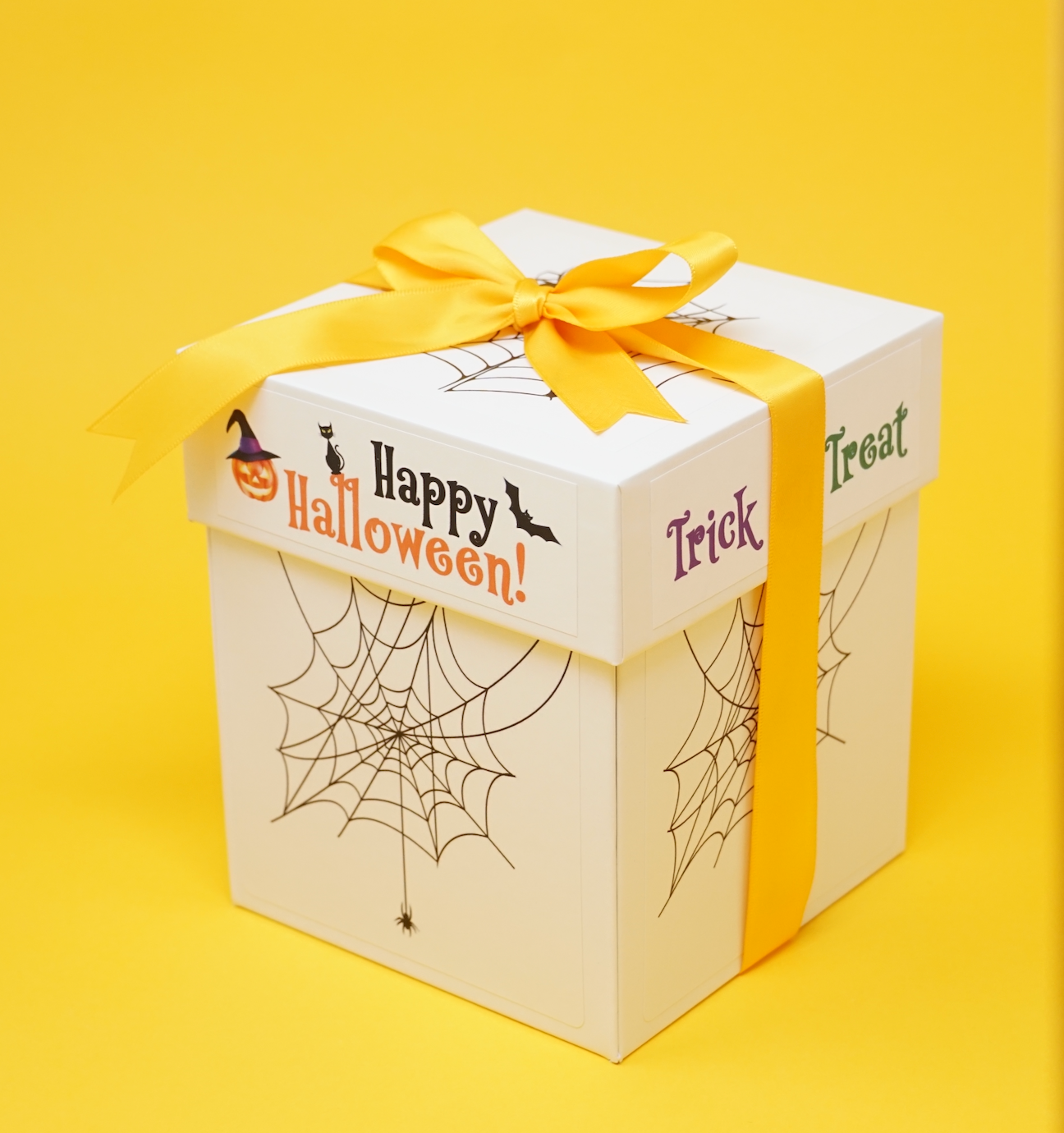 4"  Vanilla Halloween Surprise Cakes®