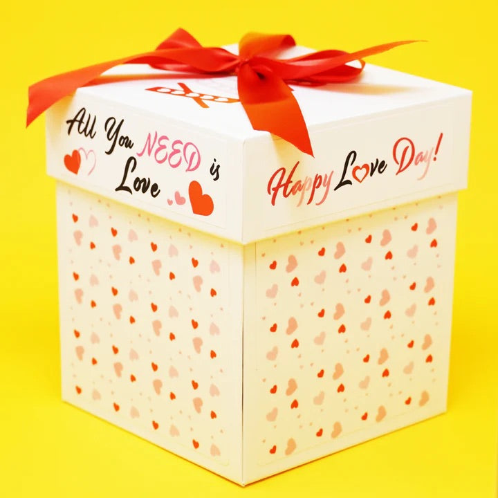 4" Mickey Mouse Vanilla Confetti Surprise Cake® - ©Disney